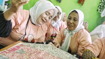 Belajar Teknik Sulam Usus dan Rajut Bersama Mak Ganjar Tulang Bawang Lampung