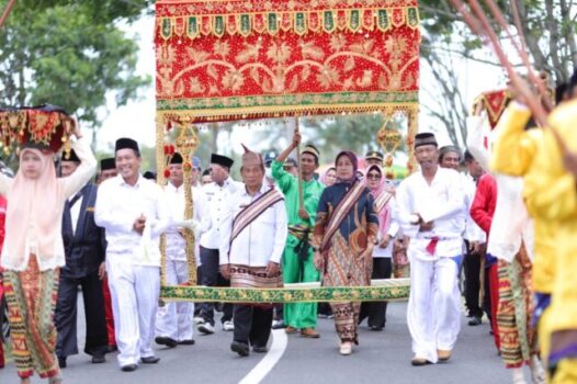 Rektor Unila Sambangi Lokasi KKN di Pesisir Barat