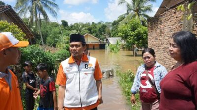 Ketua PKS Lampung Kunjungi Korban Banjir Lampung Utara