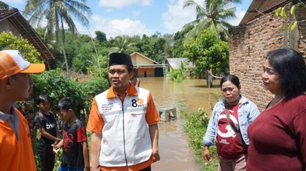 Ketua PKS Lampung Kunjungi Korban Banjir Lampung Utara