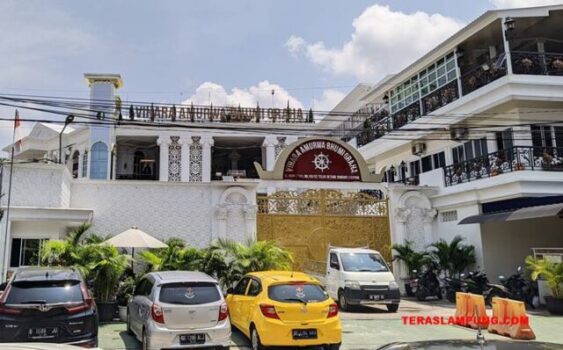 Dinonjobkan, Lima Kepala Puskesmas di Bandarlampung ke Luar Negeri Ternyata karena Dapat Hadiah dari Tokoh Budha