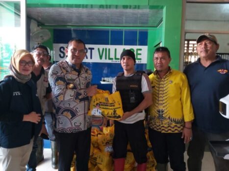 Kadis Sosial Lampung Serahkan Bantuan untuk Korban Banjir di Lampung Tengah dan Lampung Utara