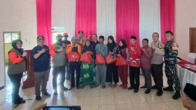 Bupati Nanang Ermanto Salurkan Bantuan untuk Korban Puting Beliung di Ketapang