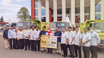 PT BA Serahkan Bantuan Tiga Truk dan Seribu Paket Sembako