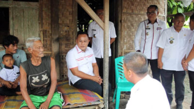 Bupati Lampung Selatan Kembali Bedah Rumah Warga Desa Hara Banjar Manis Kalianda