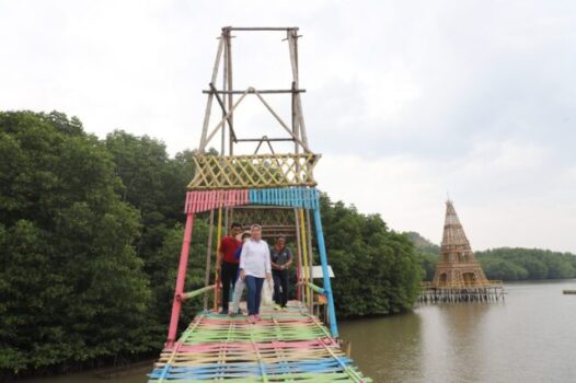 Rektor Unila Tinjau Ekowisata Mangrove Cukuh Nyinyi