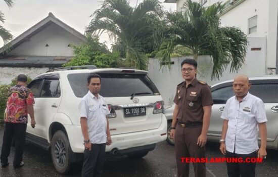 Kejari Lampung Utara Kembalikan Empat Mobil Dinas ke Pemkab