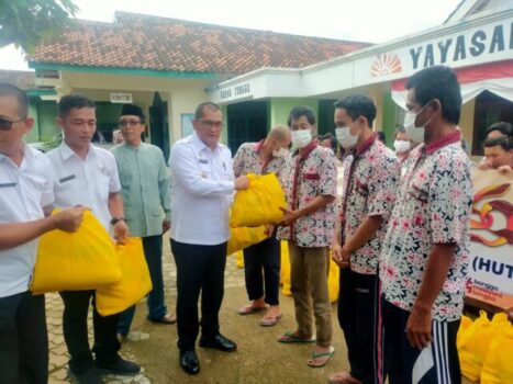 HUT ke-59 Lampung, Pemprov Lampung Bagikan 50 Paket Sembako untuk Warga Panti UPTD Mardiguna dan LKS Sinar Jati
