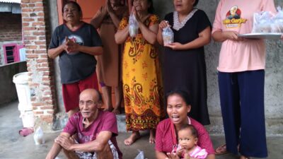 Mak Ganjar Lampung Bagikan Takjil Untuk Warga di Dua Lokasi