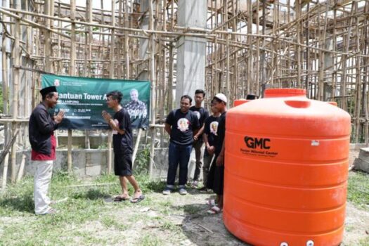 Sambangi Ponpes Darul Ilmi di Lampung, Ganjar Milenial Center Beri Bantuan Tandon Air