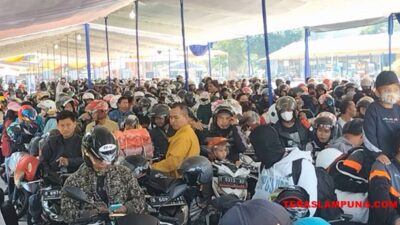 Pemudik Sepeda Motor Padati Pelabuhan Bakauheni H+3 Lebaran