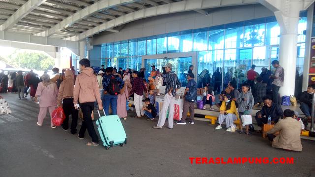 H+3 Lebaran, Pemudik Pejalan Kaki Terus Meningkat di Pelabuhan Bakauheni