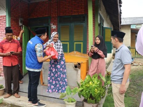 Gandeng BRI, Wabup Lampura Bagikan Sembako untuk Warga Sribasuki