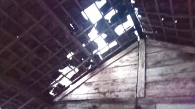 Disapu Angin Kencang, Atap Puluhan Rumah di Desa Banjarnegeri Lampung Utara Beterbangan