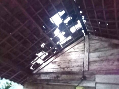 Disapu Angin Kencang, Atap Puluhan Rumah di Desa Banjarnegeri Lampung Utara Beterbangan