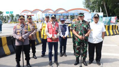 Gubernur Arinal Djunaidi Bersama Menhub, Kapolri dan Panglima TNI Pantau Arus Mudik di Pelabuhan Bakauheni