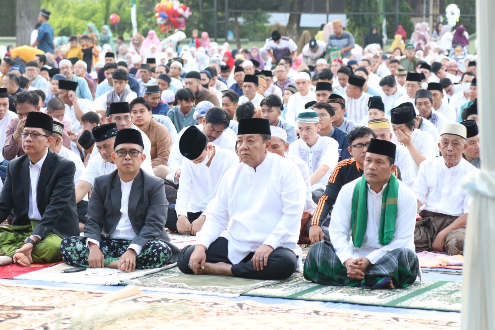 Gubernur Arinal Djunaidi dan Wakil Gubernur Chusnunia Shalat Ied di Lapangan Enggal