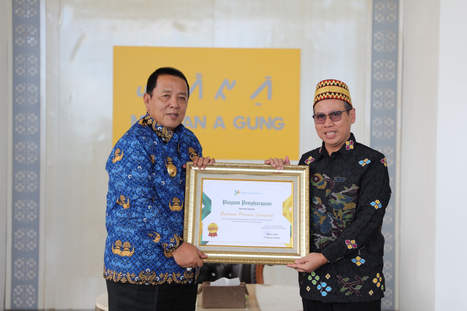 BPS Berikan Penghargaan Kepada Gubernur Lampung