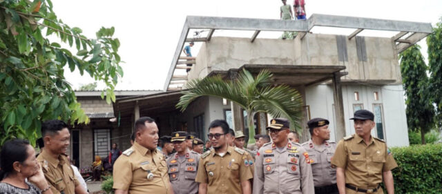 Bupati Lampung Selatan Tinjau Desa Yang Terdampak Puting Beliung di Tanjung Sari