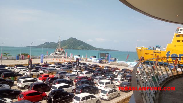 Tiga Hari Arus Balik Lebaran, 323,8 Ribu Orang dan 73,3 Ribu Kendaraan ke Pulau Jawa