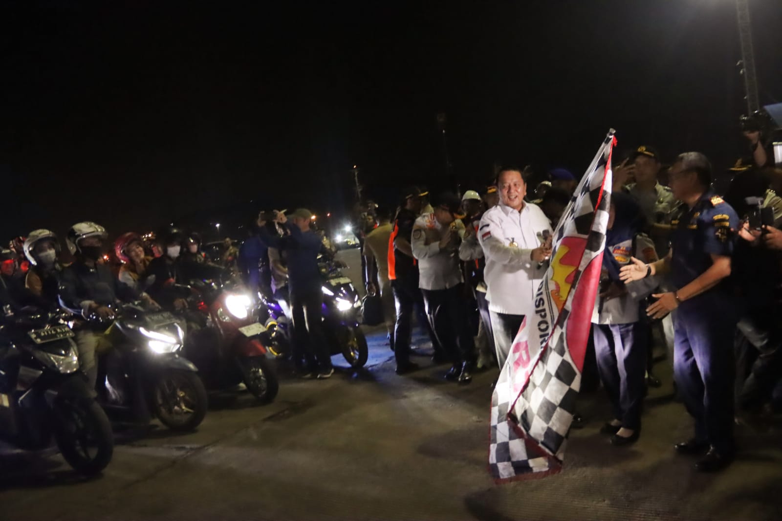 Gubernur Lampung Sambut Kedatangan Pemudik Bersepeda Motor