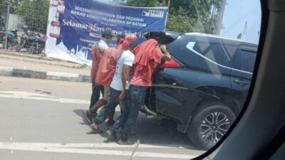 Aksi Porter di Pelabuhan Batu Ampar Bikin Resah Penumpang