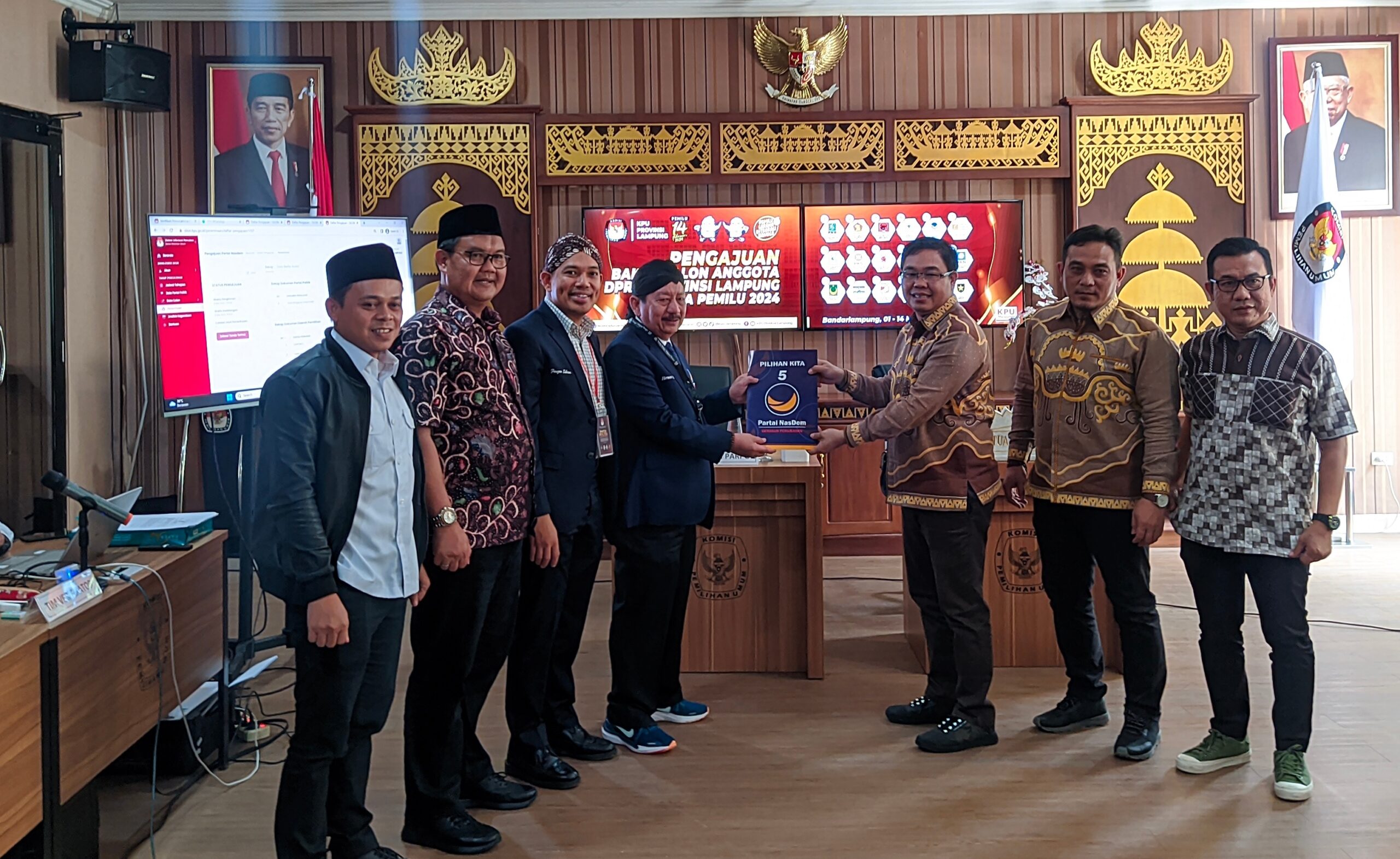 Nasdem Lampung Serahkan Berkas Bakal Calon Anggota DPRD ke KPU