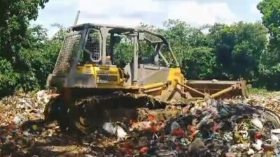 Respons Keluhan Warga, DLH Lampung Utara Bersihkan Tumpukan Sampah di TPA Alamkari