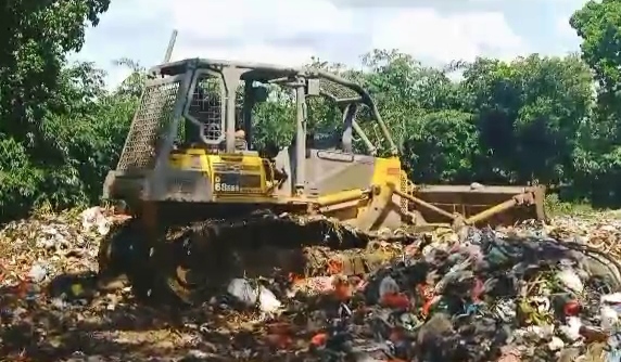Respons Keluhan Warga, DLH Lampung Utara Bersihkan Tumpukan Sampah di TPA Alamkari