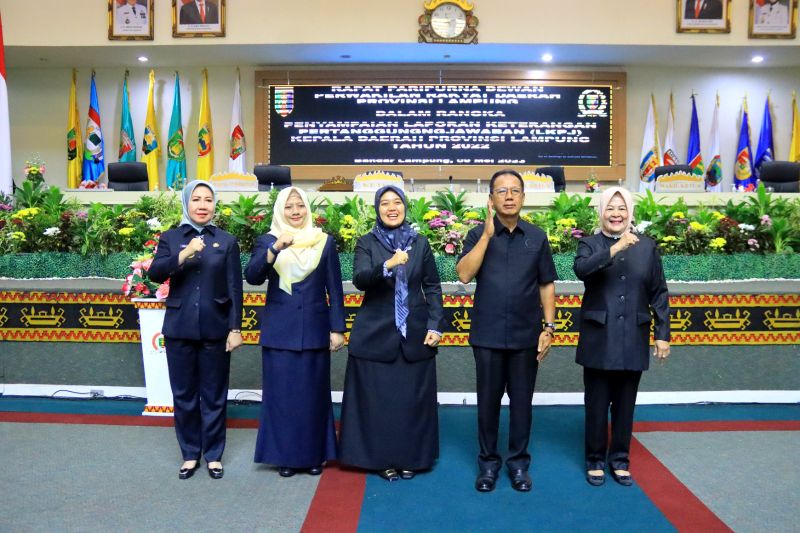 Wagub Chusnunia Mengikuti Rapat Paripurna DPRD Pembicaraan Tingkat 1 Penyampaian LKPJ