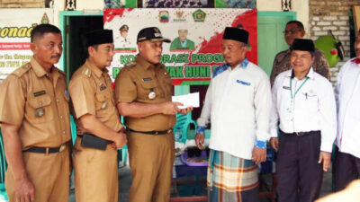 Bupati Lamsel dan Baznas Serahkan Program Bedah Rumah di Kecamatan Ketapang
