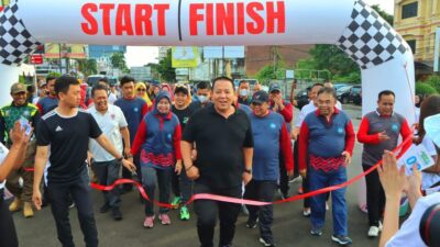 Gubernur Lampung Lepas Peserta Jalan Sehat Peringatan Hari Kartini dan Hari Pendidikan Nasional