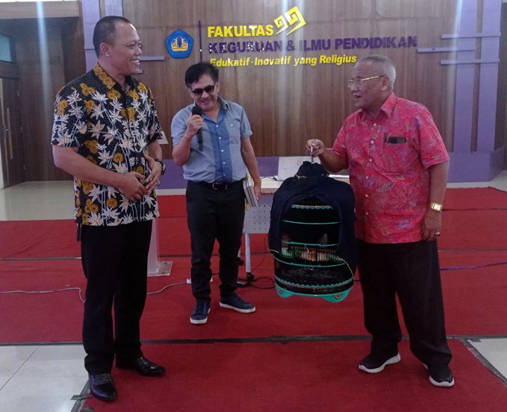 Perkutut dan Guru Besar