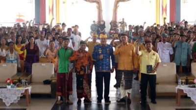 Bupati Lamteng Serahkan Dana Hibah untuk Rumah Ibadah Umat Hindu