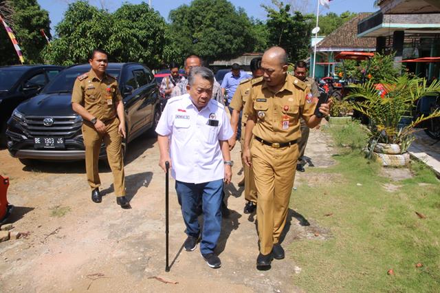 DAK Pertanian 2023, Pemkab Lampura Serahkan Mesin Pertanian kepada Kelompok Tani