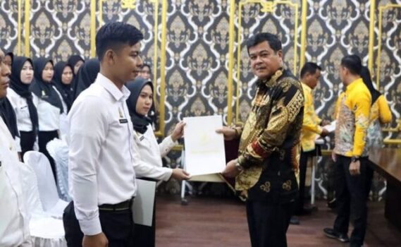 Bupati Lampung Tengah Serahkan 69 SK P3K Bidang Kesehatan