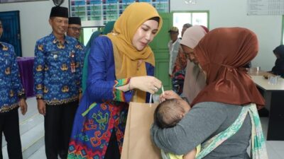 TP PKK Lampura Serahkan Bantuan Sembako untuk Korban Angin Puting Beliung