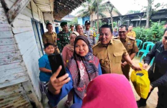 Gubernur Lampung Sambangi Warga Kurang Mampu di Bumisari Natar