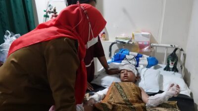 Walikota Eva Dwiana Serahkan Bantuan untuk Korban Kebakaran di Kelurahan Durian Payung