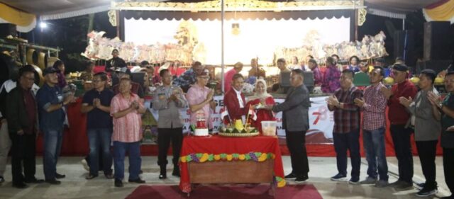 Bupati Nanang Ermanto Hadiri Acara Malam Puncak HUT Desa Pasuruan Ke-90 Tahun