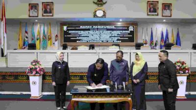 Gubernur dan Ketua DPRD Lampung Menandatangani Raperda Pertanggungjawaban APBD 2022