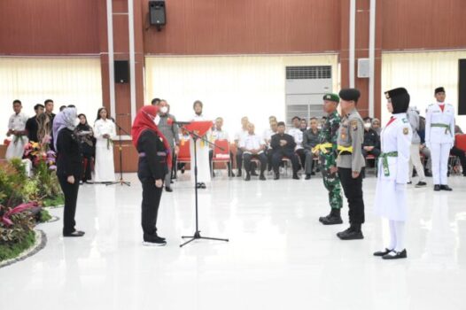 Walikota Eva Dwiana Kukuhkan 37 Anggota Paskibraka Kota Bandarlampung