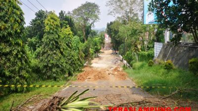 Sebulan Jalan Pertiwi di Kelurahan Sumur Putri Ditutup, Warga Mengeluh