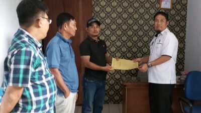 Warga Kotaalam Lampung Utara Desak Tempat Usaha Arang Ditutup