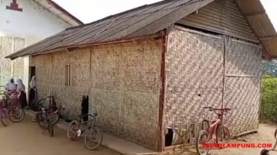 Lagi, Ada Sekolah Berdinding Geribik di Lampung Utara