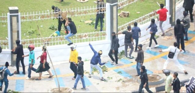 Tolak Relokasi Warga Kampung Tua Pulau Rempang, Ribuan Warga Melayu Se-Sumatera Mendemo BP Batam