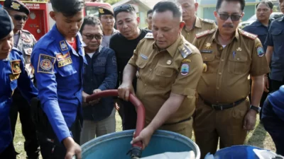 Bupati Lamsel Turun Langsung Bantu Warga Kesulitan Air Bersih