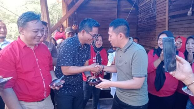 Wakil Bupati Lampung Utara Bagikan Ikan Hasil Panen kepada Masyarakat di Bumi Nabung