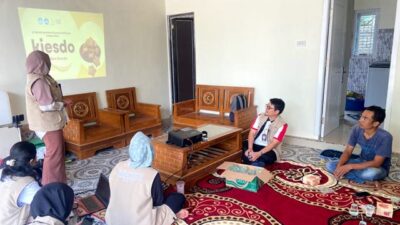 Kolaborasi dengan Dosen Ilmu Administrasi Bisnis Unila, Dosen Farmasi Itera Ajarkan Pengolahan dan Pemasaran Limbah Kelapa Jadi Kue