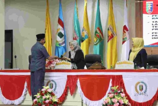 Wagub Lampung Sampaikan Tanggapan Kepala Daerah terhadap 12 Raperda Inisiatif DPRD